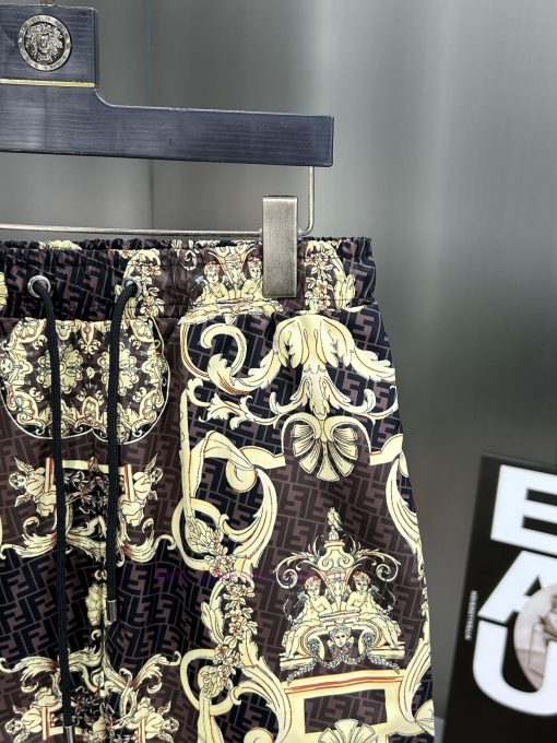 Versace 2024 Spring/Summer New Beach Pants Five Cent Shorts Official Website Synchronized With gy54zqk1 - Image 4