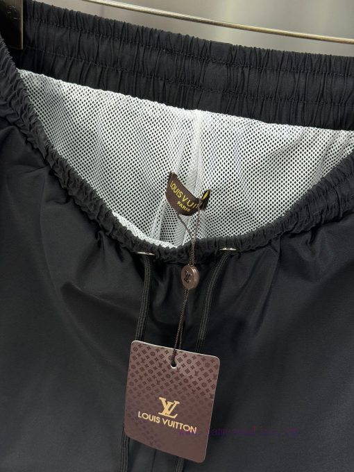 LV 2024 Spring And Summer New Beach Pants Official Shorts Website Synchronized With The Origina b5hziuqz - Image 9