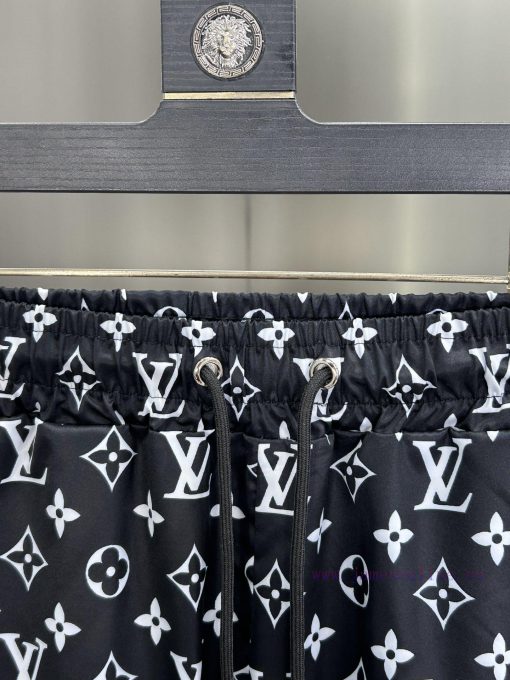 LV 2024 Spring And Summer New Beach Pants Five Cent Shorts Official Website Synchronized With O vo2z83e7 - Image 5