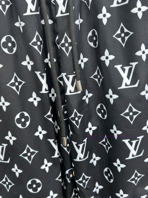 LV 2024 Spring And Summer New Beach Pants Five Cent Shorts Official Website Synchronized With O vo2z83e7 - Image 6