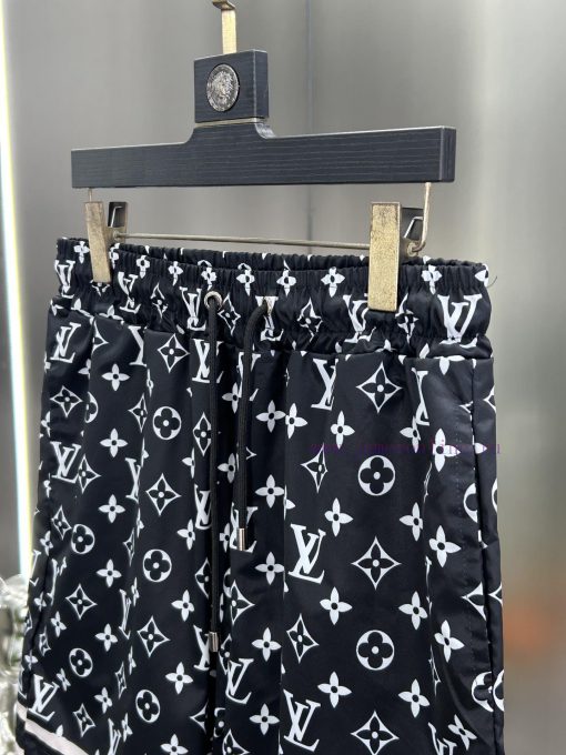 LV 2024 Spring And Summer New Beach Pants Five Cent Shorts Official Website Synchronized With O vo2z83e7 - Image 8