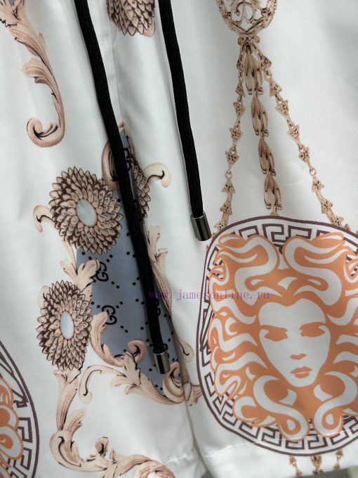 Versace 2024 Spring/Summer New Beach Pants Five Cent Shorts Official Website Synchronized With 2qz8hwzc - Image 9