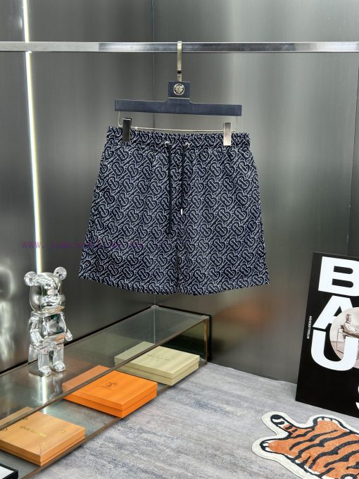Burberry's New Beach Shorts For Spring And Summer 2024 With A 1-1 Replica Of The Original Versi vfcklxla - Image 2