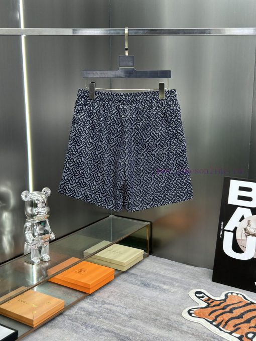 Burberry's New Beach Shorts For Spring And Summer 2024 With A 1-1 Replica Of The Original Versi vfcklxla - Image 3