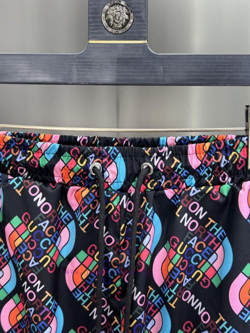 GUCCI 2024 Spring And Summer New Beach Pants Five Cent Shorts Official Website Synchronized Wit j1iqi10d - Image 6