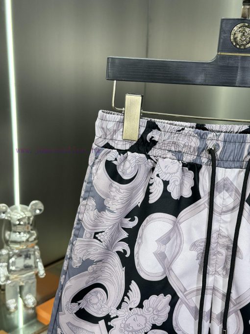 Versace 2024 Spring/Summer New Beach Pants Shorts Official Website Synchronized With Original 1 q2gbom79 - Image 5