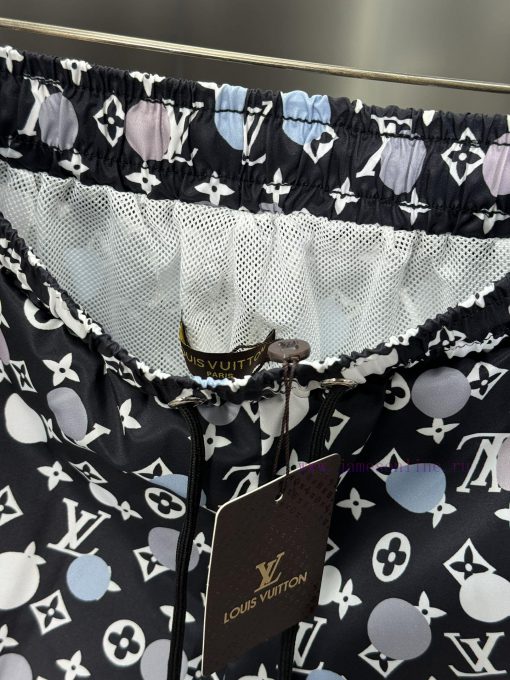 LV 2024 Spring And Summer New Beach Pants Official Shorts Website Synchronized With The Origina hlxlvueg - Image 9