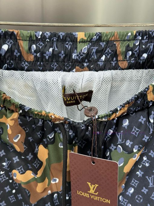 LV 2024 Spring And Summer New Beach Pants Official Shorts Website Synchronized With The Origina sr4wc4cr - Image 10