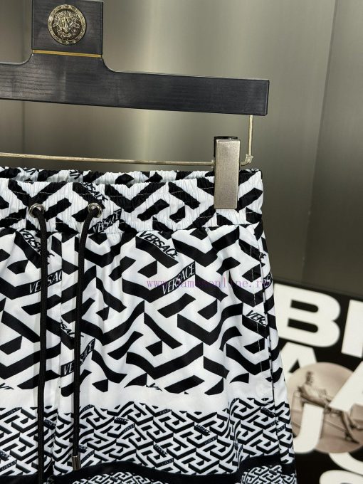 Versace 2024 Spring/Summer New Beach Pants Shorts Official Website Synchronized With Original 1 m5z71969 - Image 4