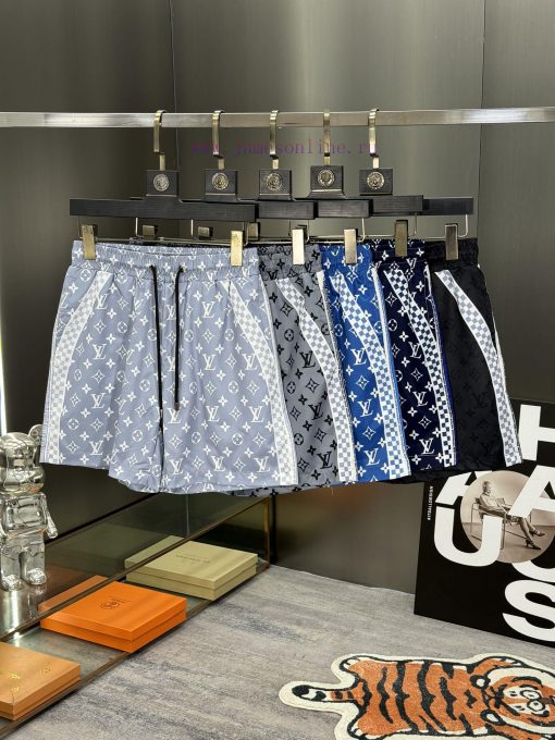 LV 2024 Spring And Summer New Beach Pants Official Shorts Website Synchronized With The Origina 2gtny76u - Image 4