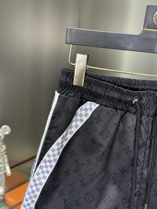 LV 2024 Spring And Summer New Beach Pants Official Shorts Website Synchronized With The Origina r51aef0v - Image 6