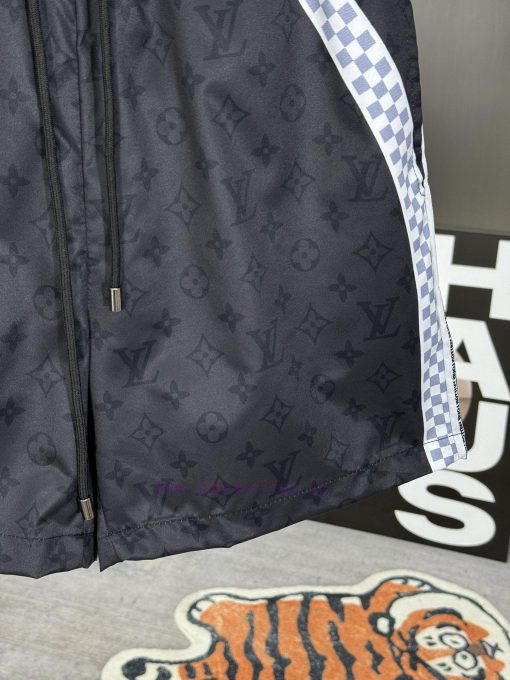 LV 2024 Spring And Summer New Beach Pants Official Shorts Website Synchronized With The Origina r51aef0v - Image 8