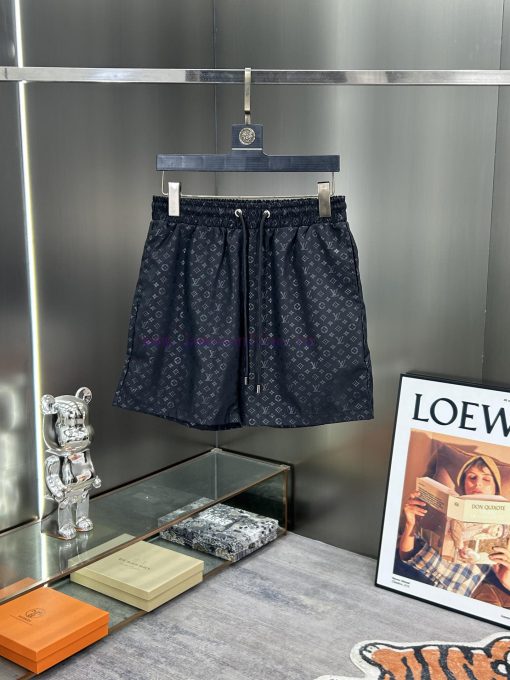 LV 2025 Spring And Summer New Embossed Beach Pants Quarter Shorts Official Website Synchronized uwve9x5v - Image 2