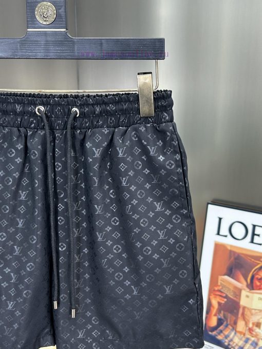 LV 2025 Spring And Summer New Embossed Beach Pants Quarter Shorts Official Website Synchronized uwve9x5v - Image 4