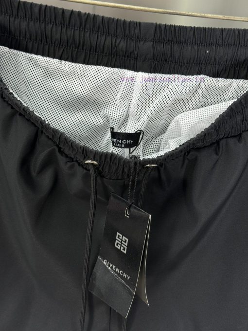 Givenchy's 2024 Spring And Summer New Beach Pants With A 1-1 Replica Of The Original Shorts On i9d9f8zq - Image 9