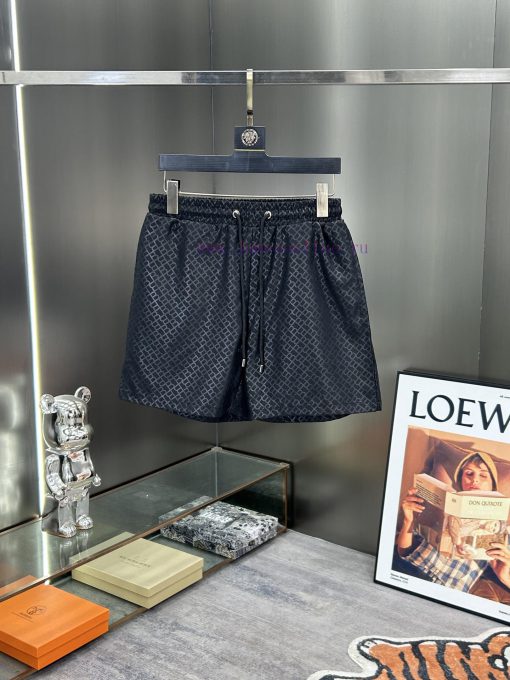 Burberry's New Beach Shorts For Spring And Summer 2025 With A 1-1 Replica Of The Original Versi tqi58vuk