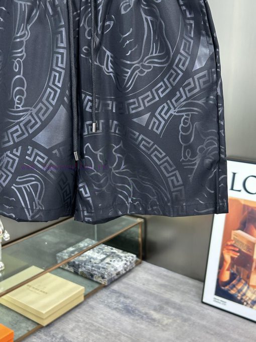 Versace 2025 Spring/Summer New Beach Pants Quarter Shorts Official Website Synchronized With Or tco9duwg - Image 7