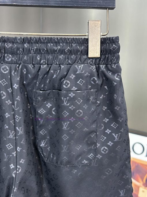 LV 2025 Spring And Summer New Embossed Beach Pants Quarter Shorts Official Website Synchronized uwve9x5v - Image 10