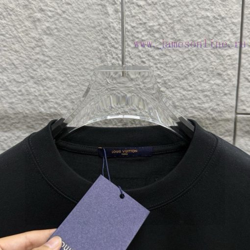 LV Louis Vuitton * 2025 Spring/Summer New Collection Classic Color Large V Letter Printed Short 2vdwx0df - Image 5