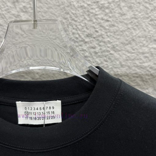 MM6 Magi * La 2025 Spring/Summer New Collection MM6 Letter Totem Classic Foam Craft Short Sleev f7kz040h - Image 8