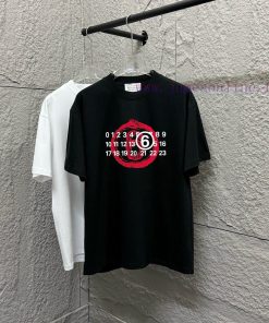 MM6 Magi * La 2025 Spring/Summer New Collection Chest Snake Year Digital Printed Short Sleeve T a0junvgk