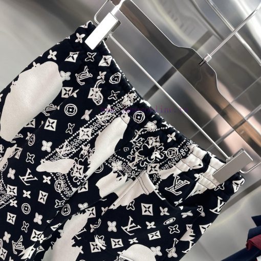 LV Louis Vuitton Classic Shorts High QualityCustomized Triple Standard Shorts And Sweatpants We wxgl5bnd - Image 9