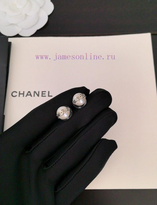 CH * Nel Mini Pearl Earrings Consistent ZP Brass MaterialUpdate Time: November 18 2023 By SK a4j44mw7 - Image 4