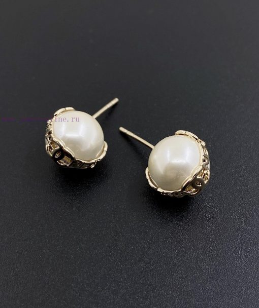 CH * Nel Mini Pearl Earrings Consistent ZP Brass MaterialUpdate Time: November 18 2023 By SK a4j44mw7 - Image 5