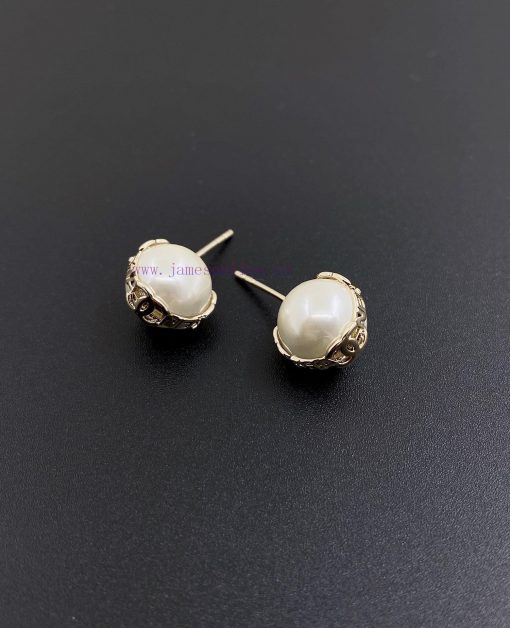 CH * Nel Mini Pearl Earrings Consistent ZP Brass MaterialUpdate Time: November 18 2023 By SK a4j44mw7 - Image 12