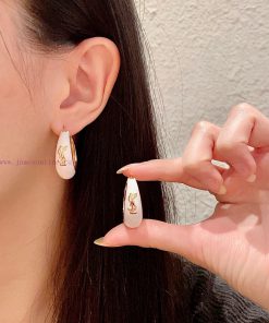 The New YSL Saint Laurent Earrings Are Beautiful And Can Never Compete With The Classic. Chanel 1punoump