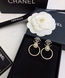 The Super Beauty Of Chanel's New Three Ring Earrings On The Upper Body May Seem Unimportant But h01atkd9