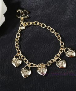 Chanel's New Heart-shaped Bracelet Is Launched Simultaneously With The Double C Letters Crafted 2ofpgzeq