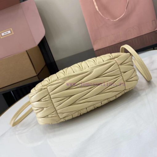 MiuMiu Bags The New MiuWander Handbag Comes With A Complete Set Of Original Packaging. It Features The Icon r40llo23 - Image 5