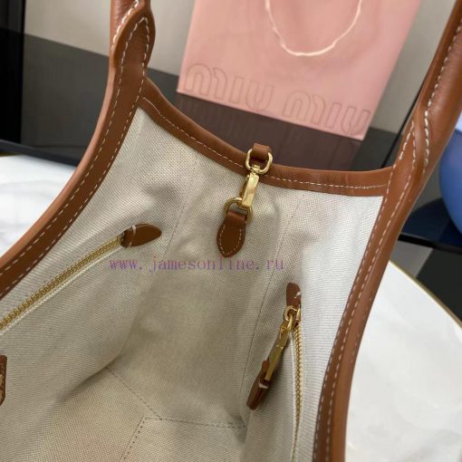 MiuMiu Bags The Key Words Of This New IVY Handbag Are Its Simple Lines Urban Style And Superior Leather. It roagrweh - Image 12