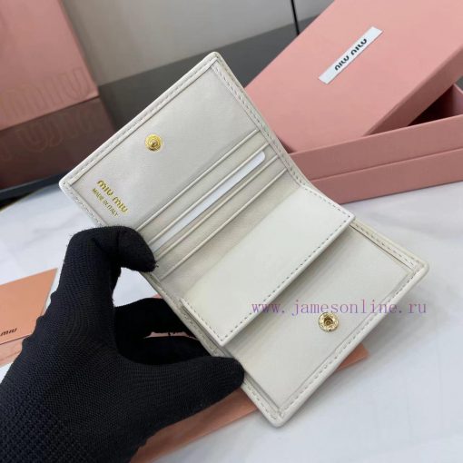 MiuMiu Bags Equipped With A Complete Set Of Original Packaging The New Pocket Wallet Is Made Of Imported To z048fpio - Image 8
