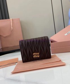 MiuMiu Bags Equipped With A Complete Set Of Original Packaging The New Pocket Wallet Is Made Of Imported To al2hy8jg