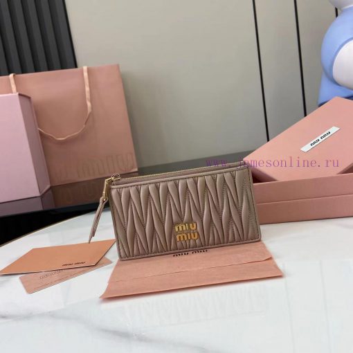 MiuMiu Bags The Latest Pocket Wallet Card Bag Comes With A Complete Set Of Original Packaging Featuring Top ue8s8h0i
