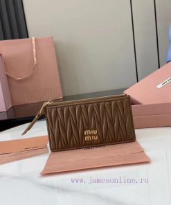 MiuMiu Bags The Latest Pocket Wallet Card Bag Comes With A Complete Set Of Original Packaging Featuring Top r222l2ya