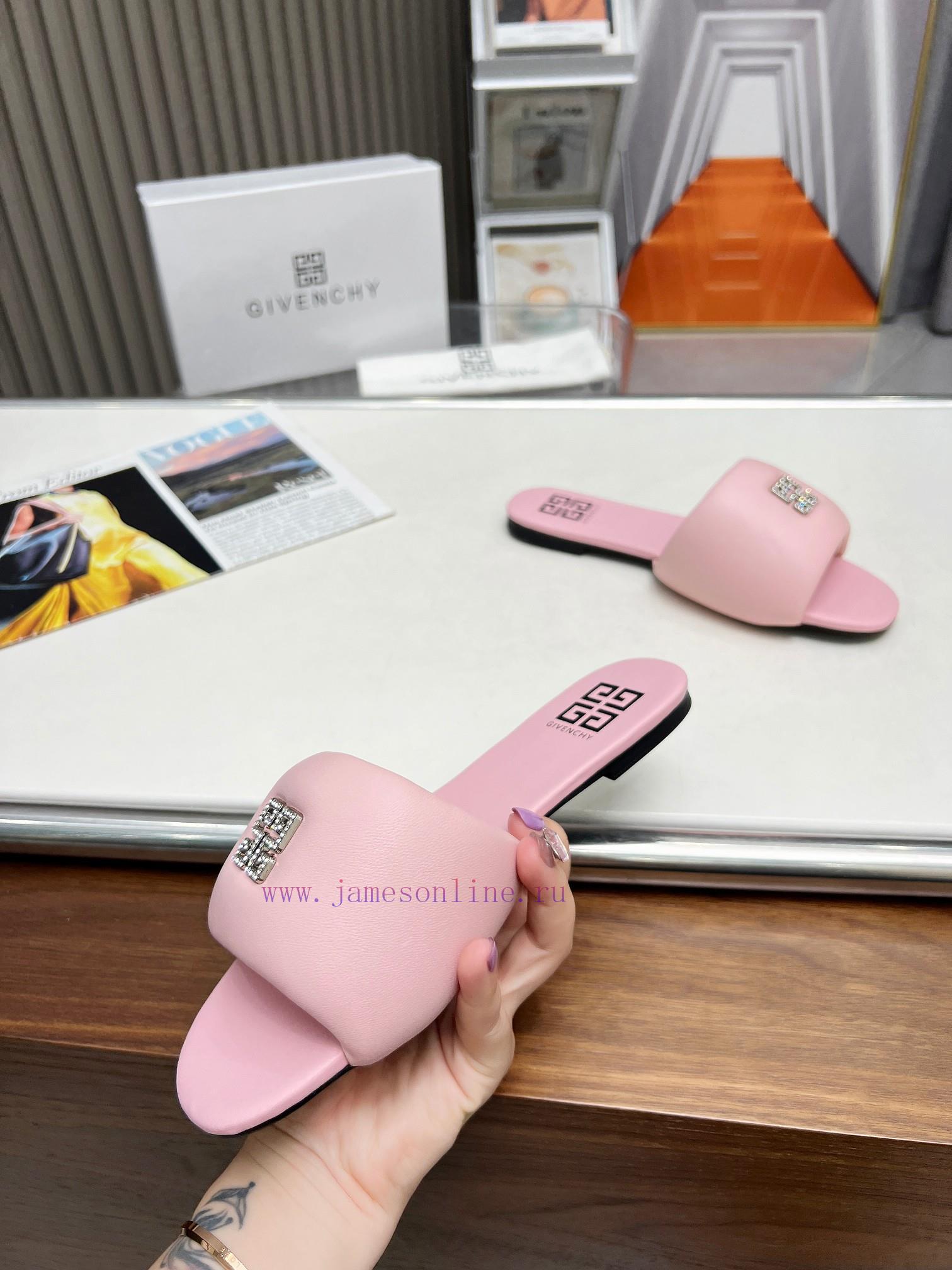 Givenchy's 2024 Early Spring/summer New Open Toed Bread Slippers Feature A Diamond Studded Meta cebu0v2n - Image 3