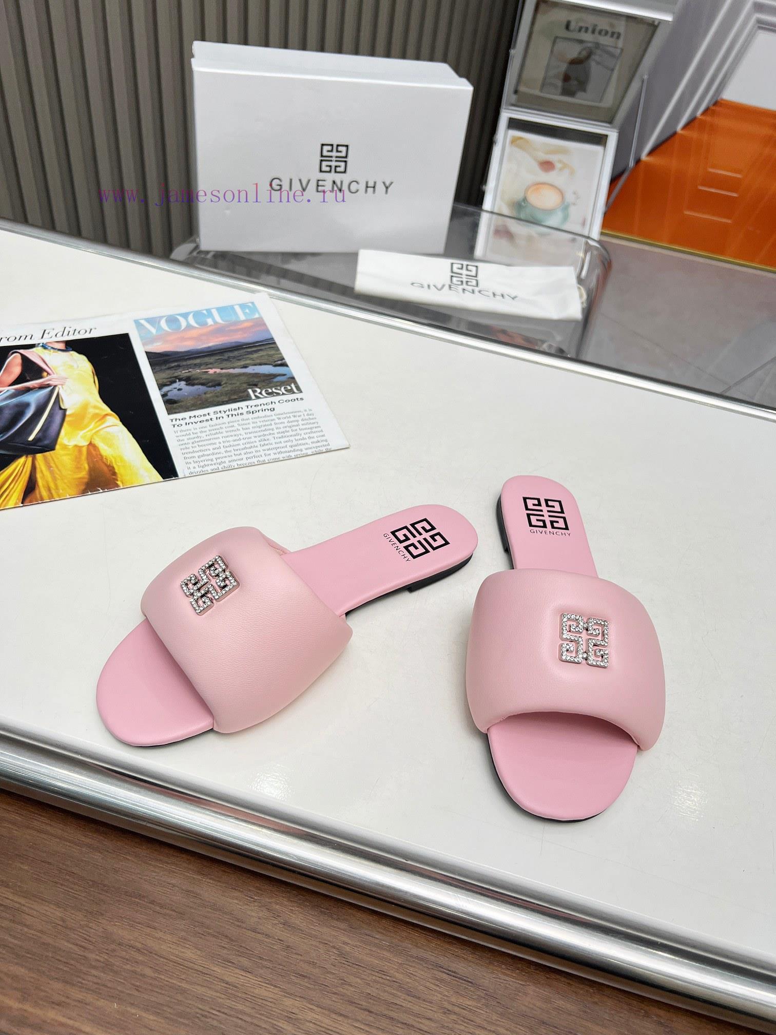 Givenchy's 2024 Early Spring/summer New Open Toed Bread Slippers Feature A Diamond Studded Meta cebu0v2n - Image 7