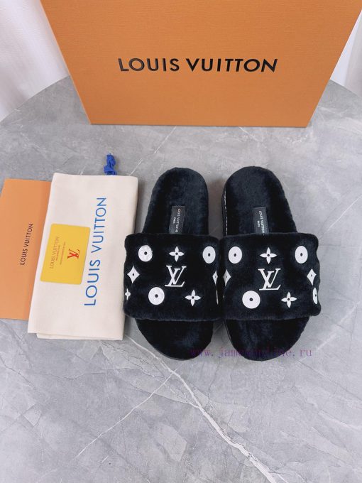 Louis Vuitton 2024 New Wool Slippers Made Of Fine And Soft WoolTop Quality Pure Fur Integrated jox4txd8 - Image 3