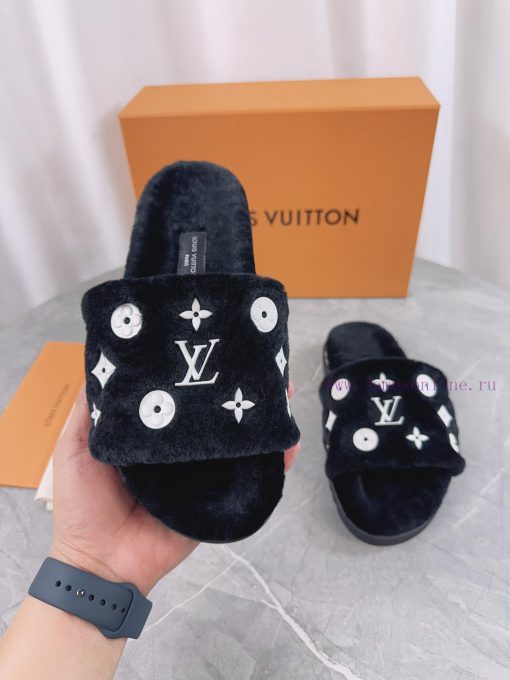 Louis Vuitton 2024 New Wool Slippers Made Of Fine And Soft WoolTop Quality Pure Fur Integrated jox4txd8 - Image 10