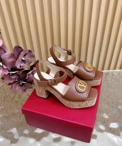 Valentino Paris Fashion Show Launches Valentino Hentian High Waterproof Platform Sandals In 202 693u16q0