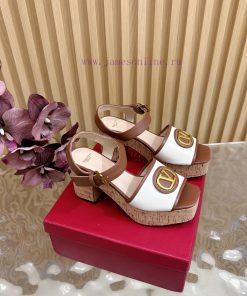 Valentino Paris Fashion Show Launches Valentino Hentian High Waterproof Platform Sandals In 202 pn4xiwqn