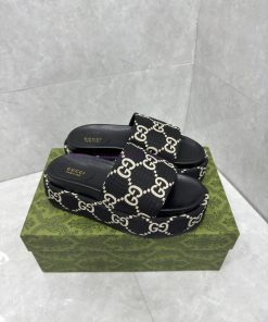Ladies' GG Gucci Thick Bottom SlippersGucci Women's Signature Shoes Highlight A Striking Theme ggul8uwt