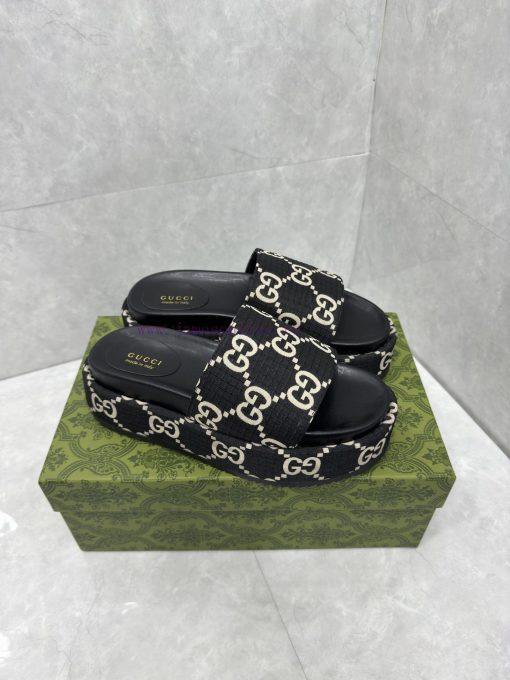 Ladies' GG Gucci Thick Bottom SlippersGucci Women's Signature Shoes Highlight A Striking Theme ggul8uwt