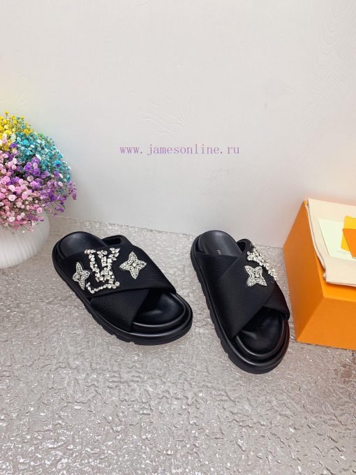 Louis Vuitton 2024 New Product Quality Perfect Details Fabric Hand Sewn Swarovski Crystal Diamo 2ufk5jld - Image 3
