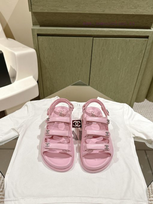 50  𝐂𝐡*𝐧𝐞𝐥  | ²⁰²4 𝐬𝐬  🤍🤎Summer Classic Beach Shoes Purchased For 10600 Original Development Do 82hbyuoi - Image 2