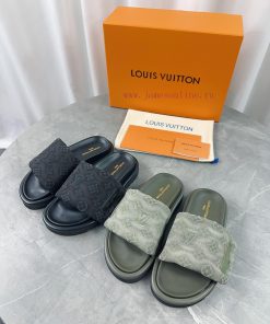 LV Lv Brand Louis Vuitton 2024 Popular Embossed Logo Embossed Cool Slippers. This Pool Pillow C 3ummksuo