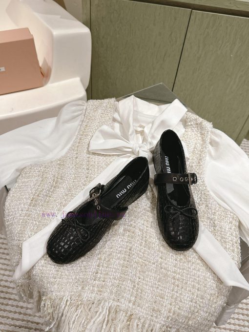 | ²⁰²4 𝐬𝐬  🤍🤎𝐌𝐢𝐮𝐌𝐢𝐮 The Bow Embellishment On The Toe Of The French Fairy Ballet Single Shoe Is w05uvi2h - Image 4